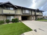 Building Photo - 4412 Ocean View Blvd