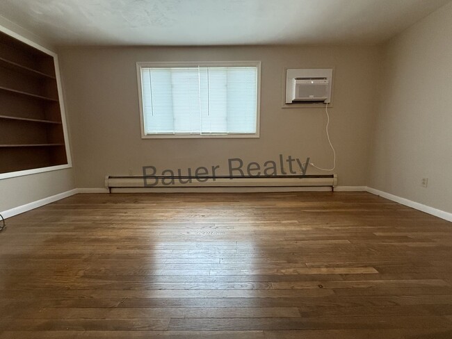 Building Photo - 4 Bedroom, Crestview School District