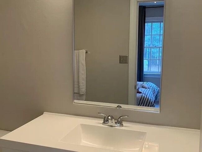 Building Photo - 403 Gadland Ct