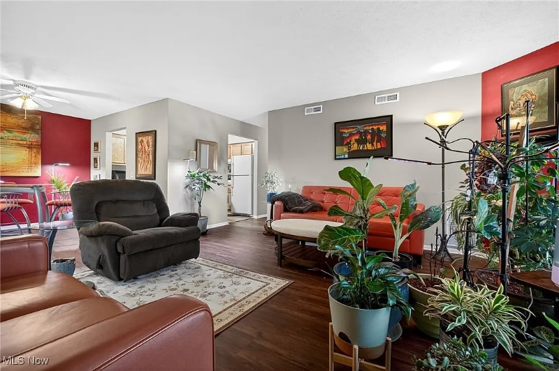 Building Photo - 10373 Glenway Dr