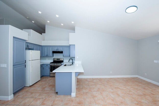 Building Photo - 921 E English Heather Dr