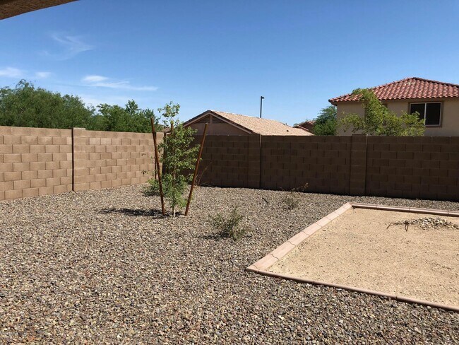 Building Photo - 22821 W Cantilever St