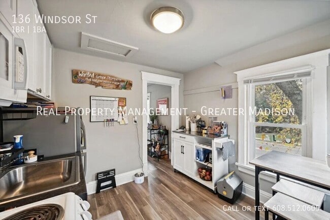 Building Photo - 136 Windsor St