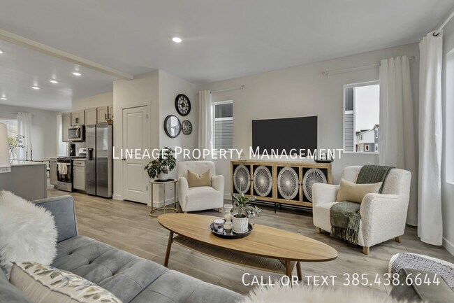 Building Photo - 3940 N Cougar Ln