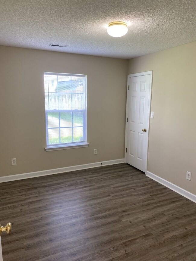 Building Photo - COMING SOON!!!  3 Bed Ranch in Monroe!