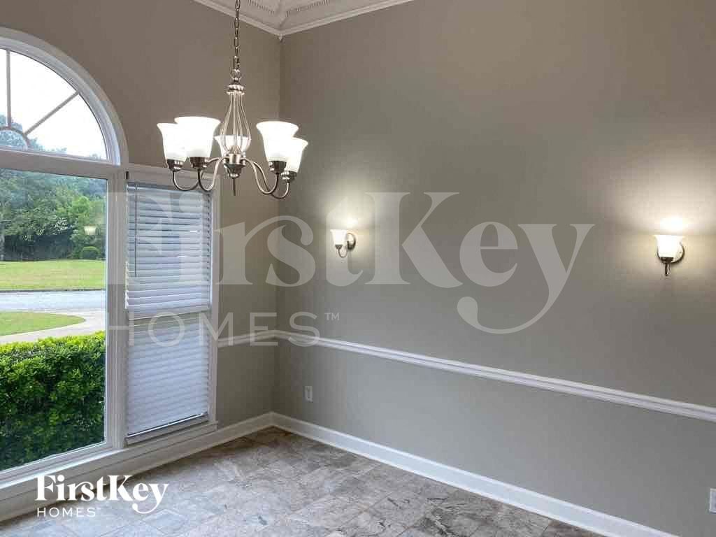 Building Photo - 1020 Forest Hills Dr SE