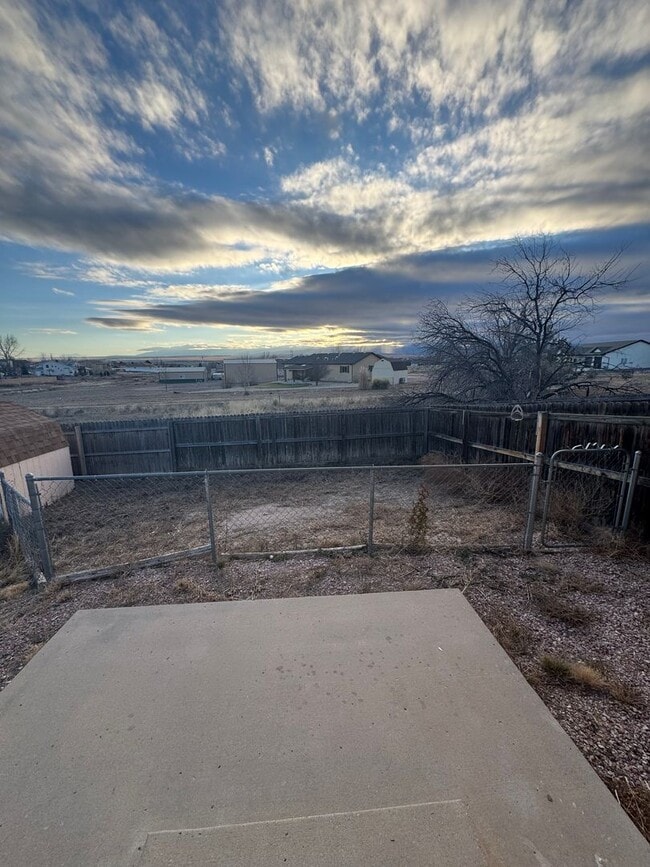 Building Photo - 498-498 W Bellflower Dr