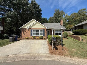 Building Photo - 815 Meadowstone Dr