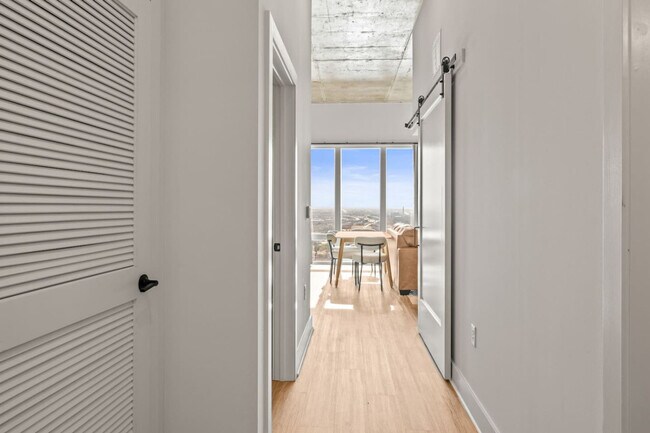 Building Photo - 605 N 12th St