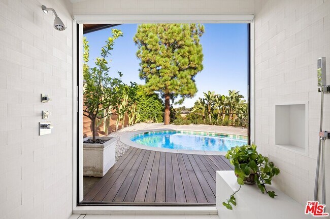 Building Photo - 2652 Byron Pl