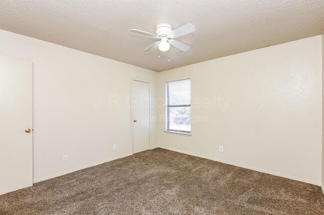 Building Photo - 5919 Shadydell Dr