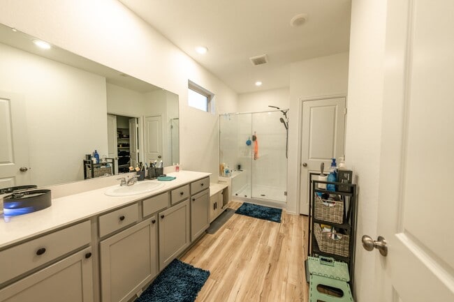 Building Photo - 9335 Pavonia Fawn Dr