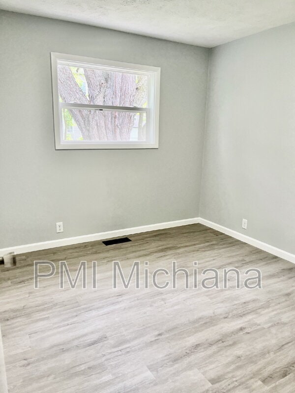 Building Photo - 3110 Voll Ln