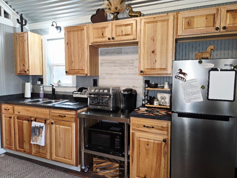 Building Photo - 606 Blessing Ranch Rd