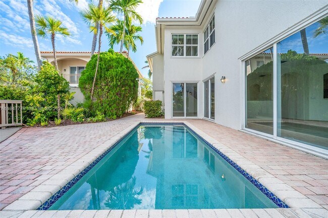 Building Photo - 1500 Shoreline Way