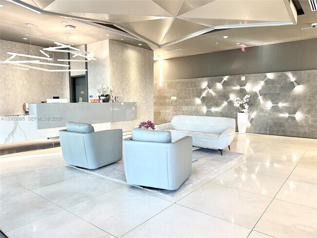 Building Photo - 9940 W Bay Harbor Dr