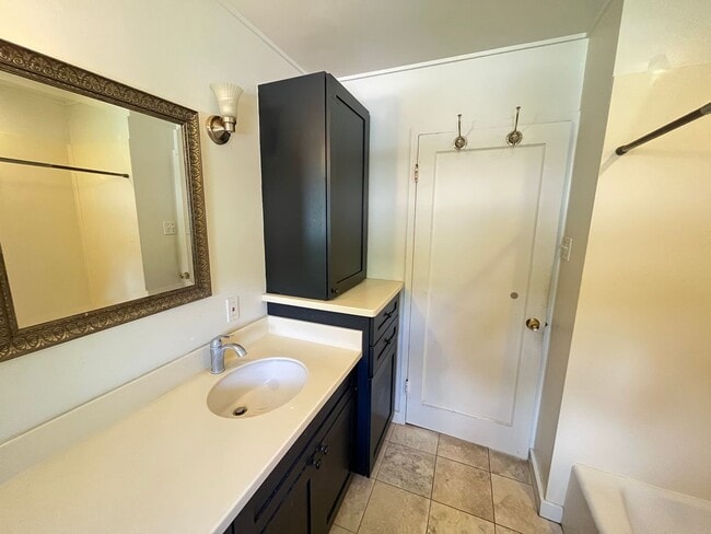 Building Photo - 5411 Opihi St