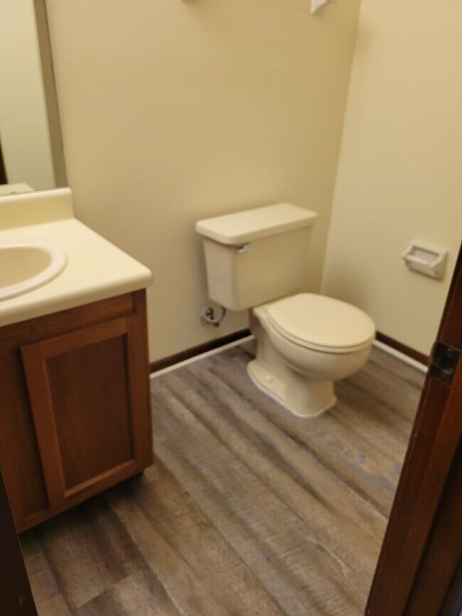 Building Photo - $1150 - 2/2 - Jefferson Square has receive...