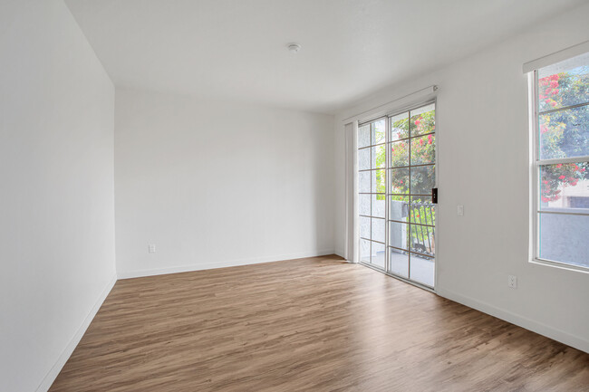 Building Photo - 10823 Hortense St