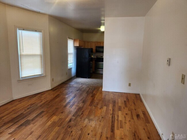 Building Photo - 68 Llewellyn Ave