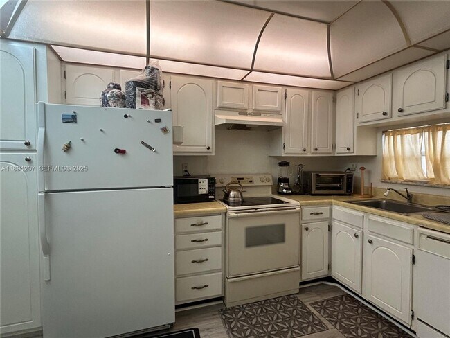 Building Photo - 8962 S Hollybrook Blvd