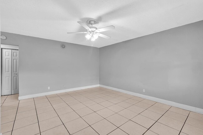 Building Photo - 626 SW 14th Ave