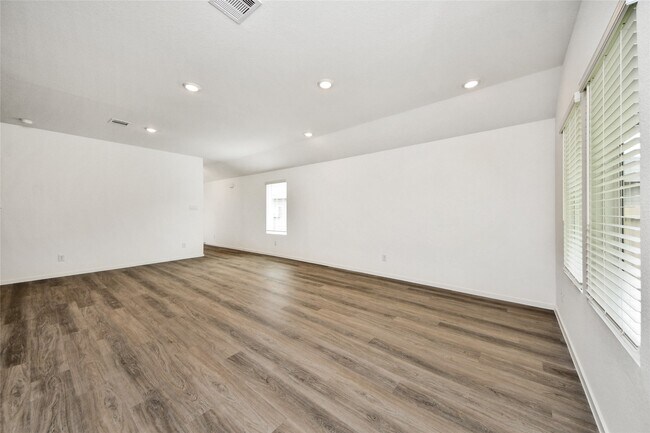 Building Photo - 27458 Serene Pne Dr