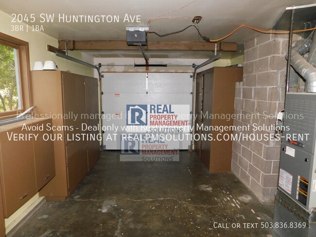 Building Photo - 2045 SW Huntington Ave