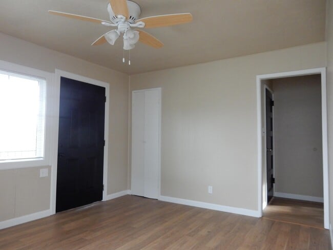 Building Photo - 1458 E Cleveland St