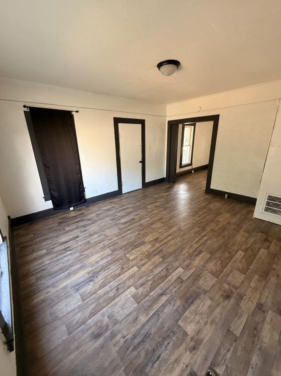 Building Photo - 744 E Walnut St