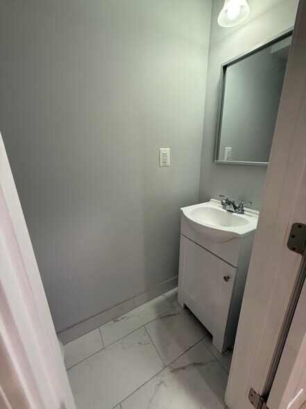 Building Photo - 8238 Imperial Dr