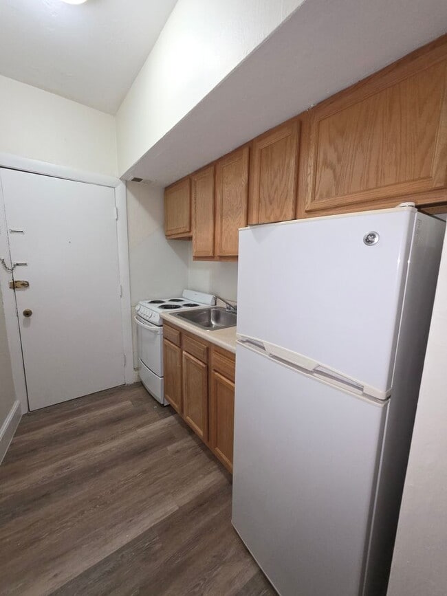 Building Photo - No Brokers Fee, No Security Deposit,  Heat, Hot Water Included, Elevator, Laundry, Parking for Rent