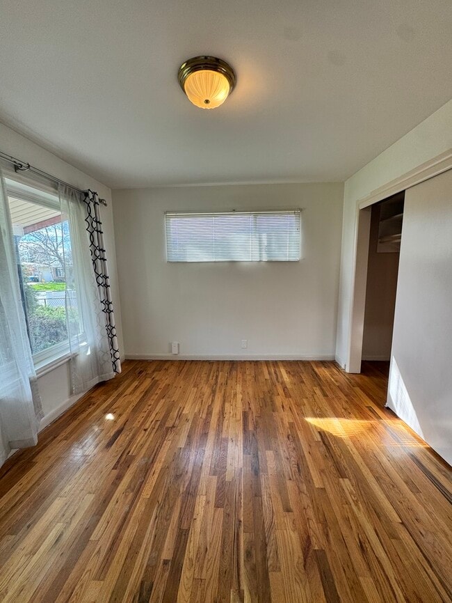 Building Photo - 2 Bed, 2 Bath Home