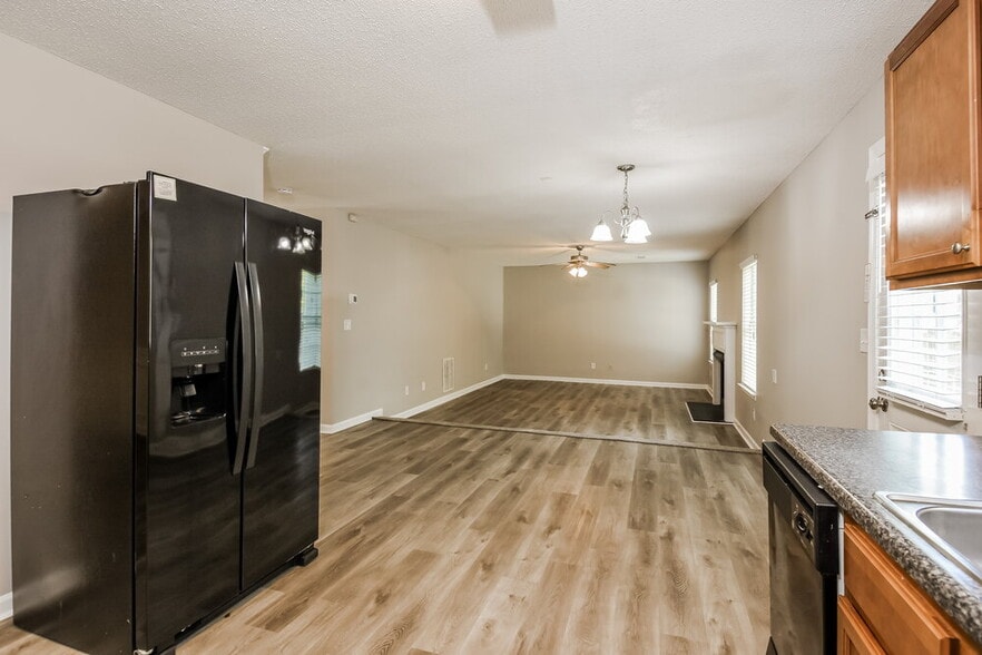 Building Photo - 504 Baywood Way