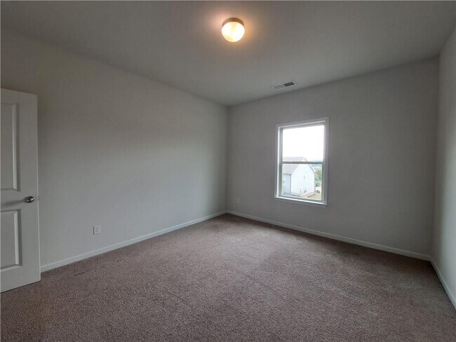 Building Photo - 3329 Long Creek Dr