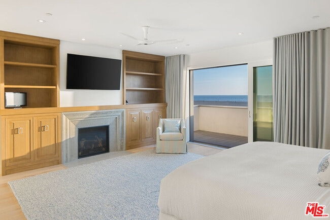 Building Photo - 1347 Palisades Beach Rd