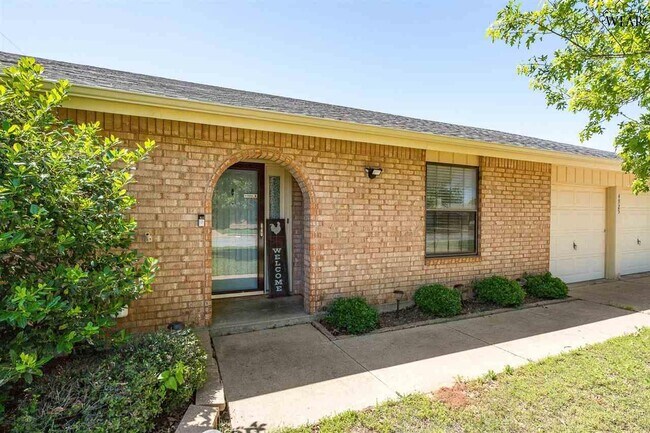 Building Photo - 4925 Big Bend Dr