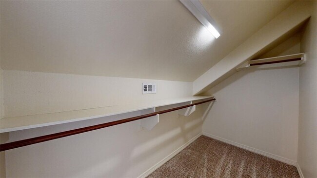 Building Photo - 102 Richards St