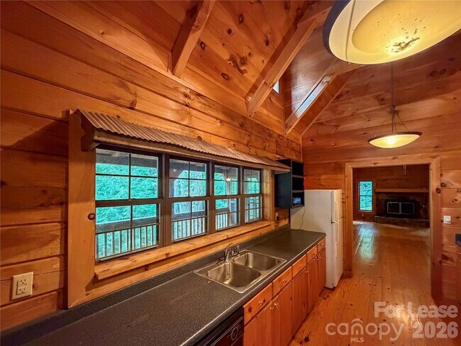 Building Photo - 474 Serpentine Dr