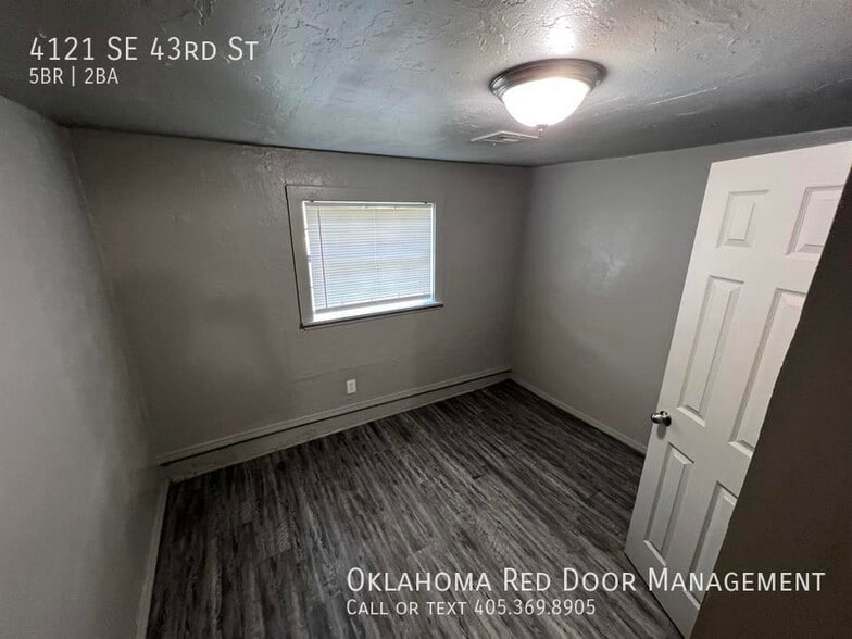Building Photo - 4121 SE 43rd St