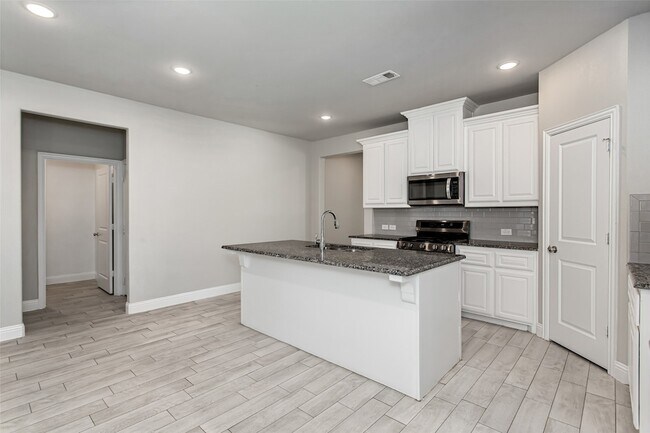 Building Photo - 1203 Rendyn St