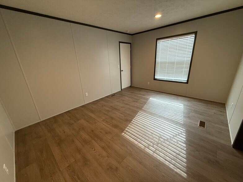 Building Photo - 135 Prairie Dr