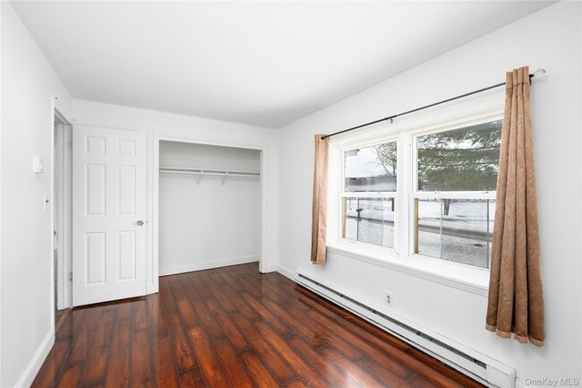 Building Photo - 74 Lakeshore Dr E