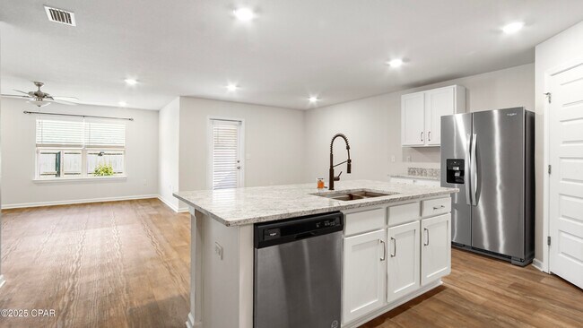 Building Photo - 4028 Silver Spur Rd