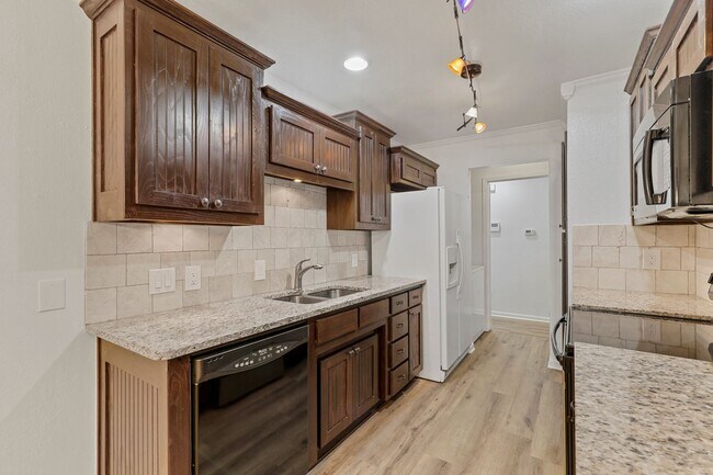 Building Photo - Excellent 3-2-2 Flower Mound Home located ...