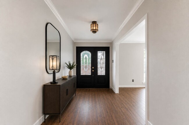 Building Photo - 614 Bendwood Dr