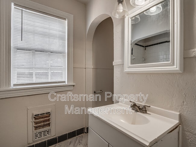 Building Photo - 1801 NW 22nd St