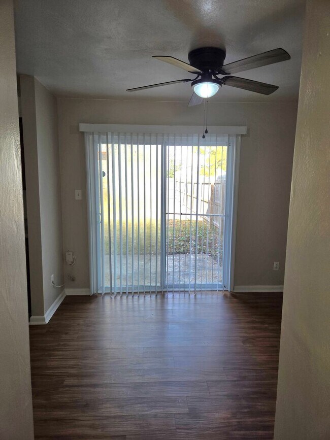 Building Photo - Move In Ready!!