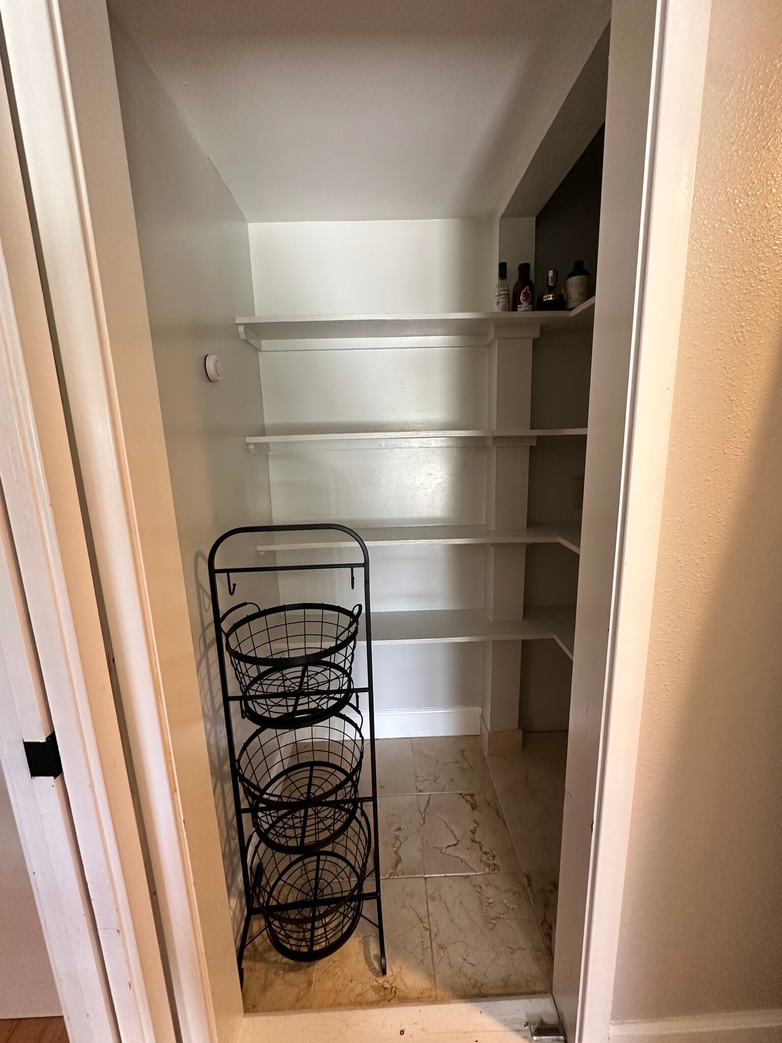 walk-in pantry - 4996 Lower Honoapiilani Rd