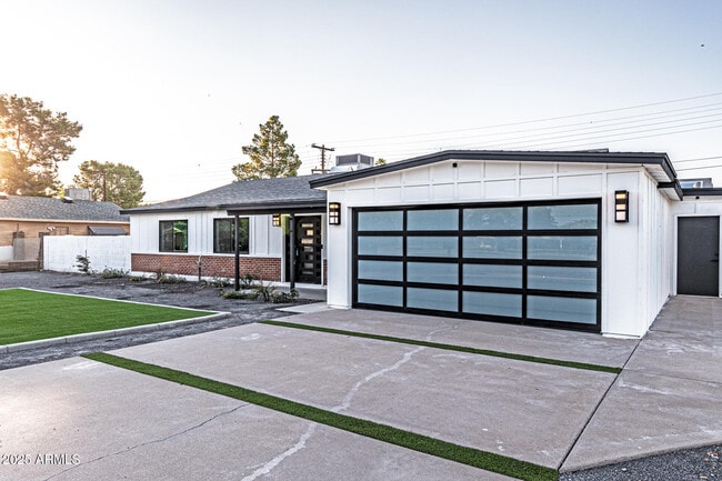 Building Photo - 1539 W Puget Ave